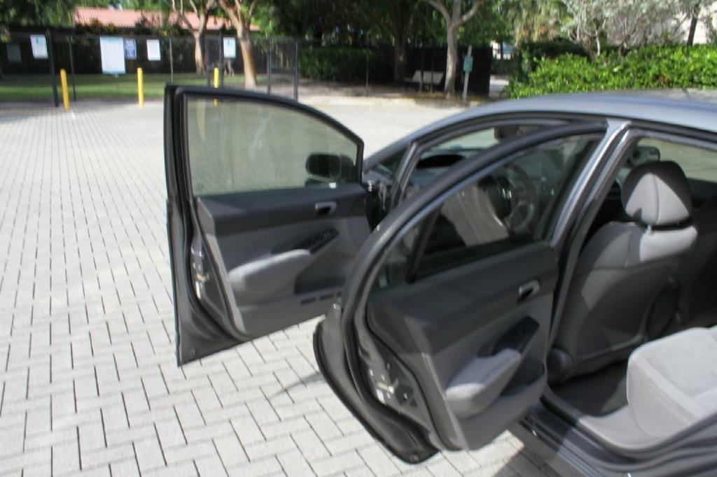 Honda Civic LX Sedan 5-Speed AT 2009