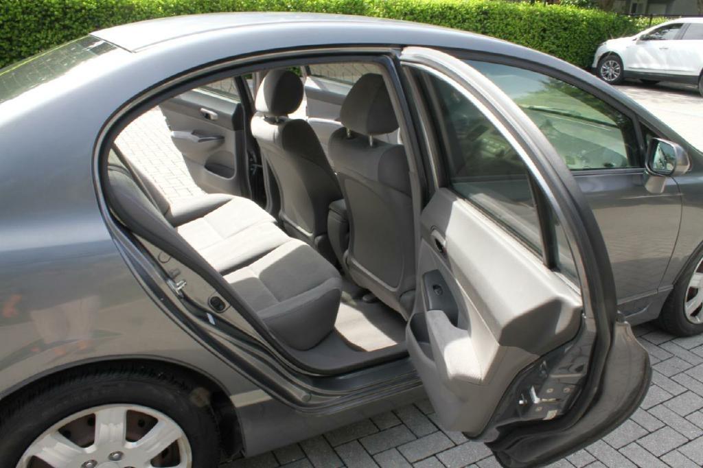 Honda Civic LX Sedan 5-Speed AT 2009