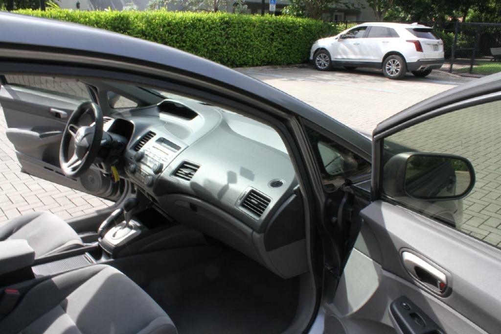 Honda Civic LX Sedan 5-Speed AT 2009