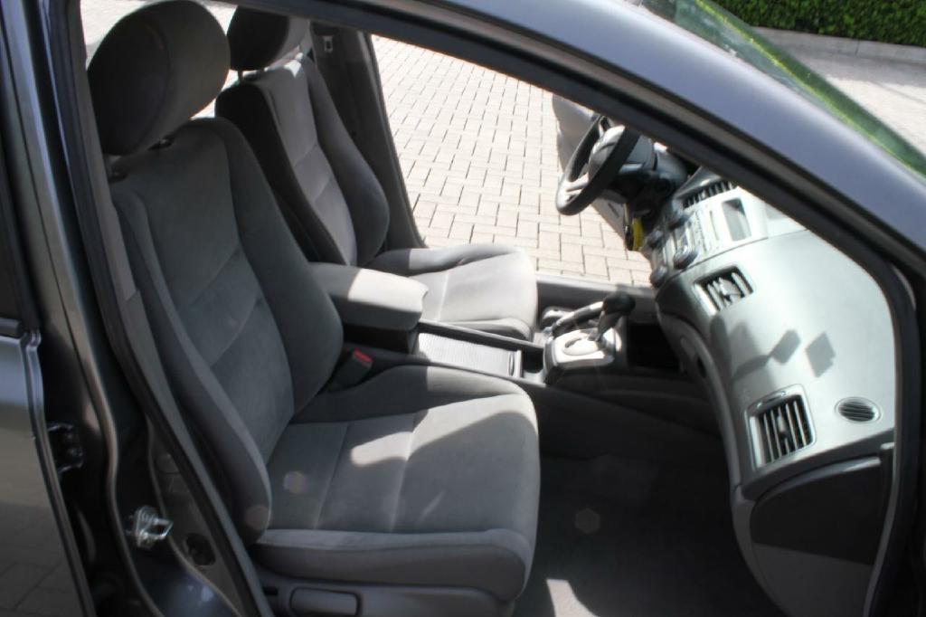 Honda Civic LX Sedan 5-Speed AT 2009