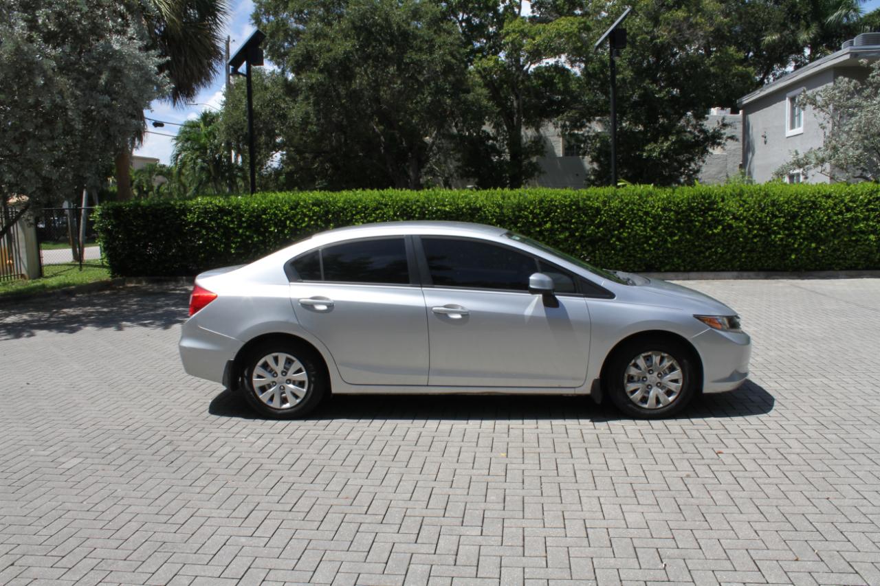 Honda Civic LX Sedan 5-Speed AT 2012