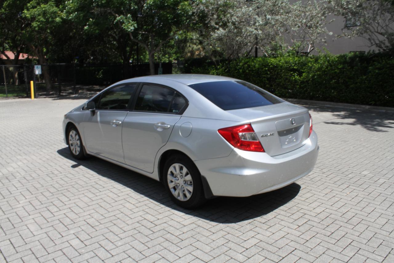 Honda Civic LX Sedan 5-Speed AT 2012