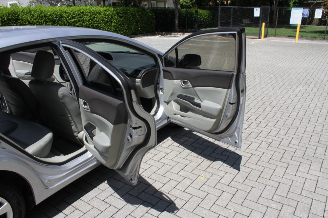 Honda Civic LX Sedan 5-Speed AT 2012