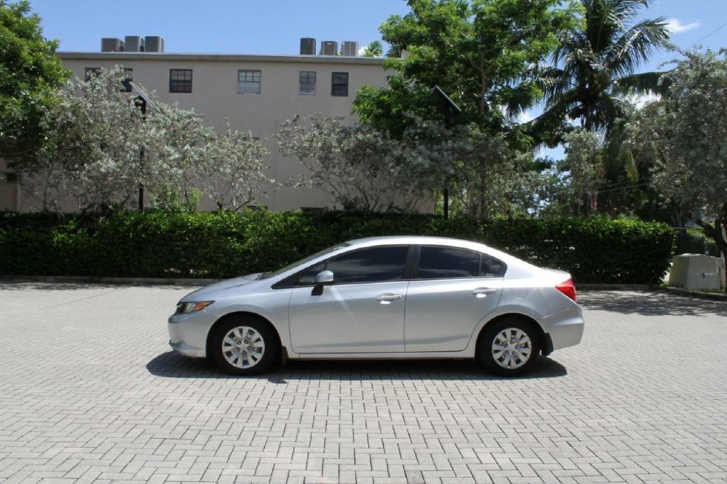 Honda Civic LX Sedan 5-Speed AT 2012