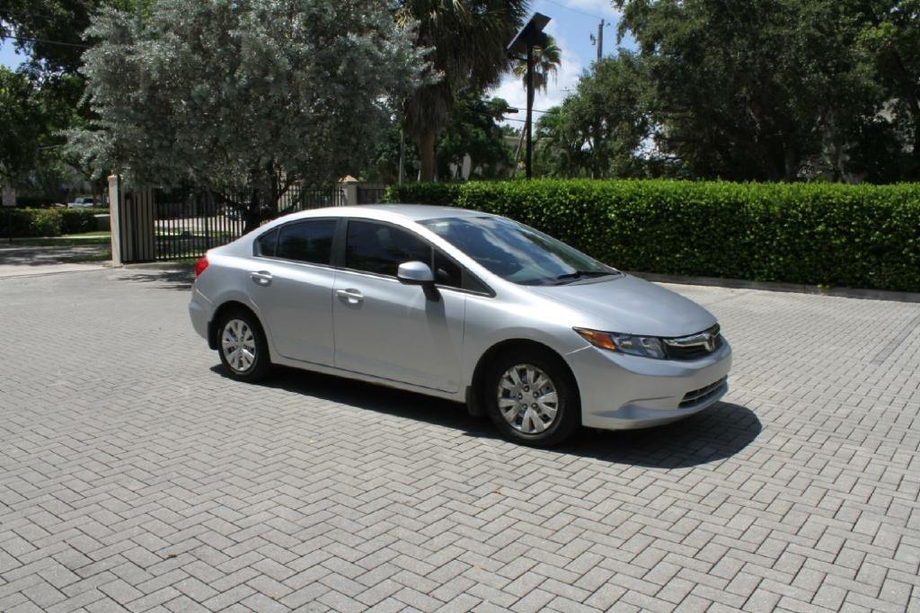 Honda Civic LX Sedan 5-Speed AT 2012