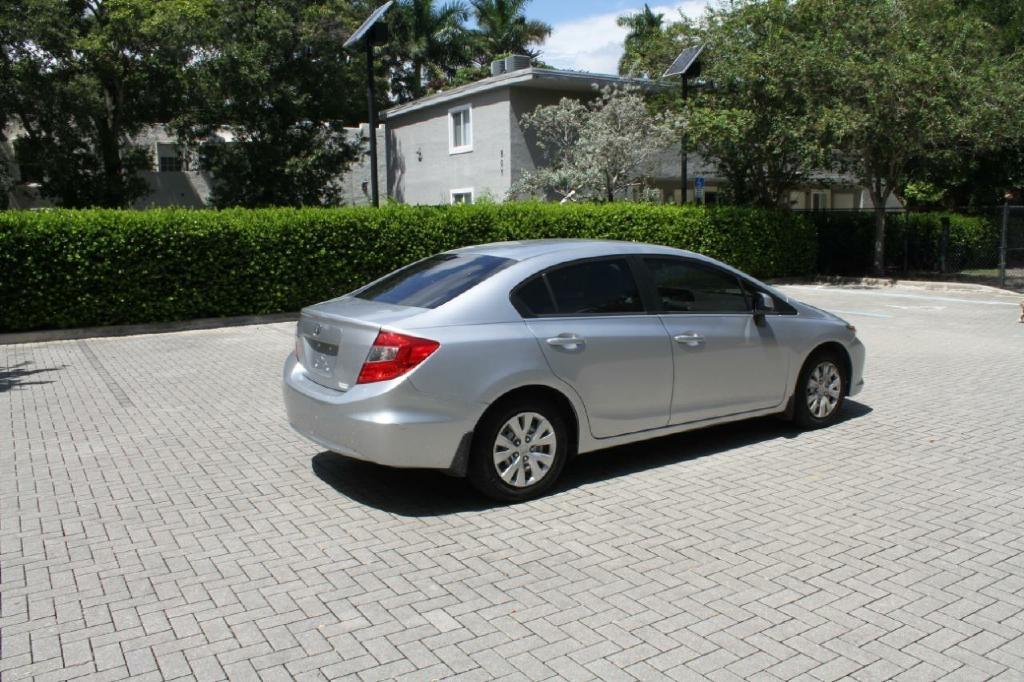 Honda Civic LX Sedan 5-Speed AT 2012