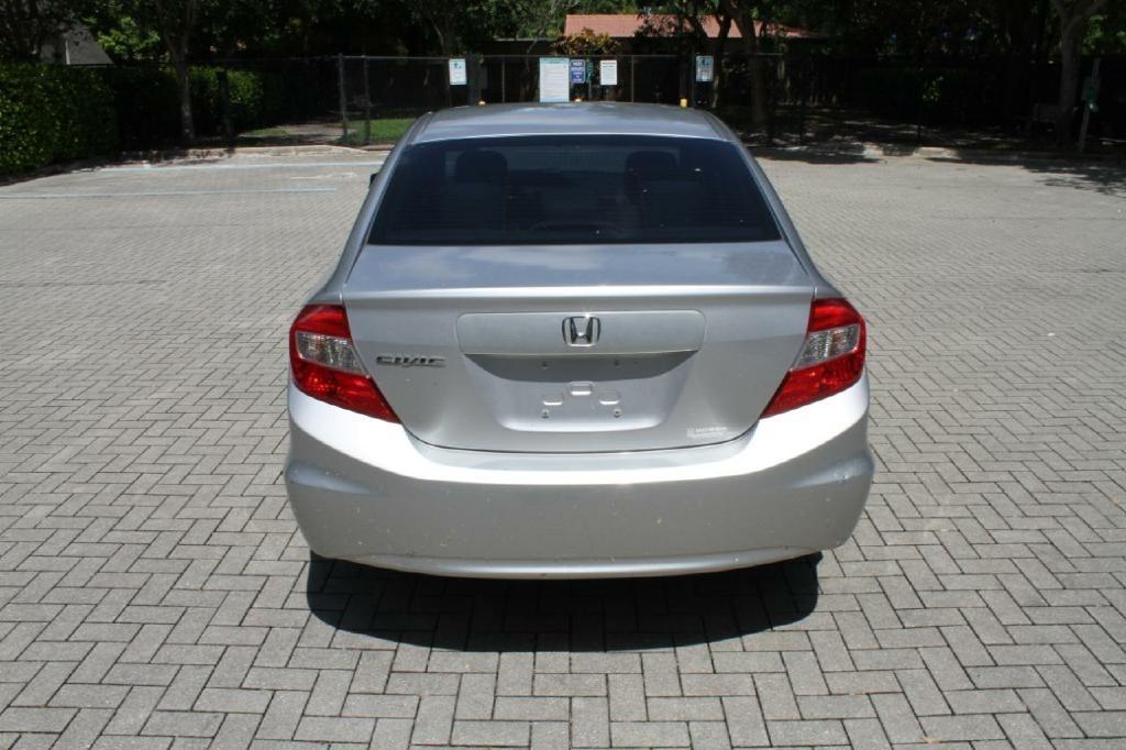 Honda Civic LX Sedan 5-Speed AT 2012