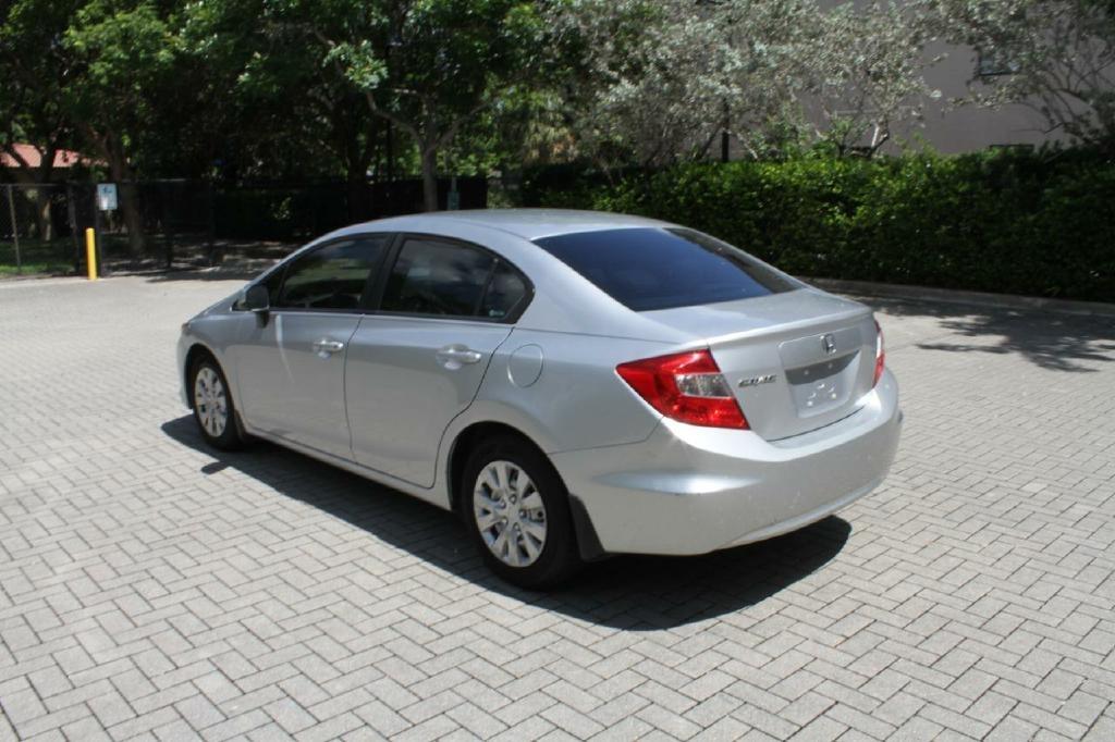 Honda Civic LX Sedan 5-Speed AT 2012