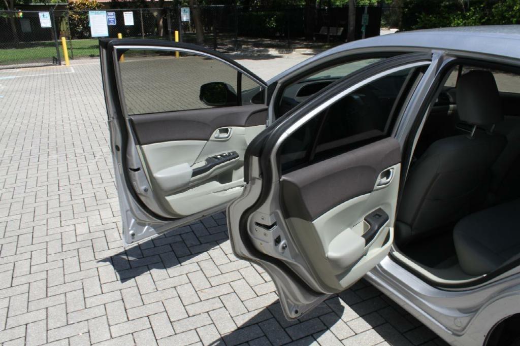 Honda Civic LX Sedan 5-Speed AT 2012