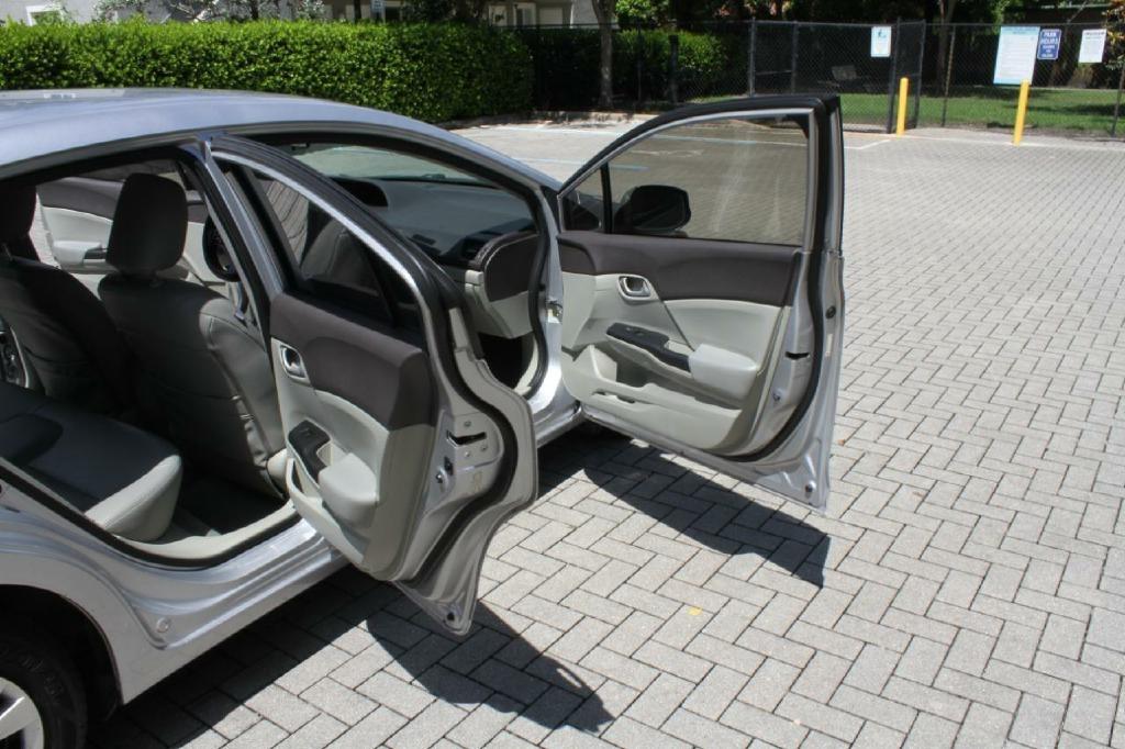 Honda Civic LX Sedan 5-Speed AT 2012