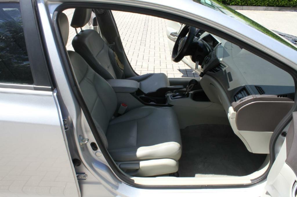 Honda Civic LX Sedan 5-Speed AT 2012