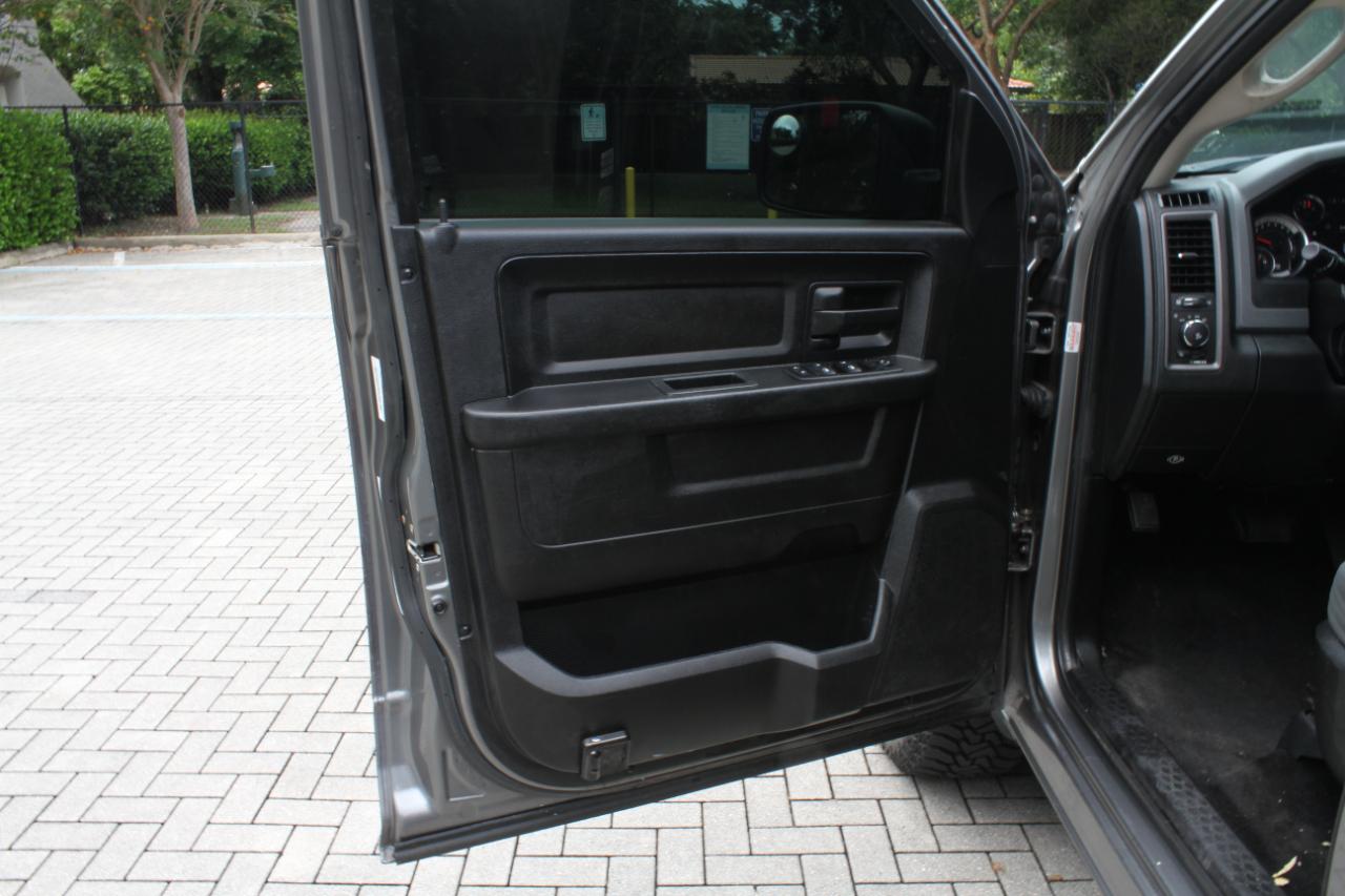 RAM 1500 Tradesman Crew Cab SWB 2WD 2013