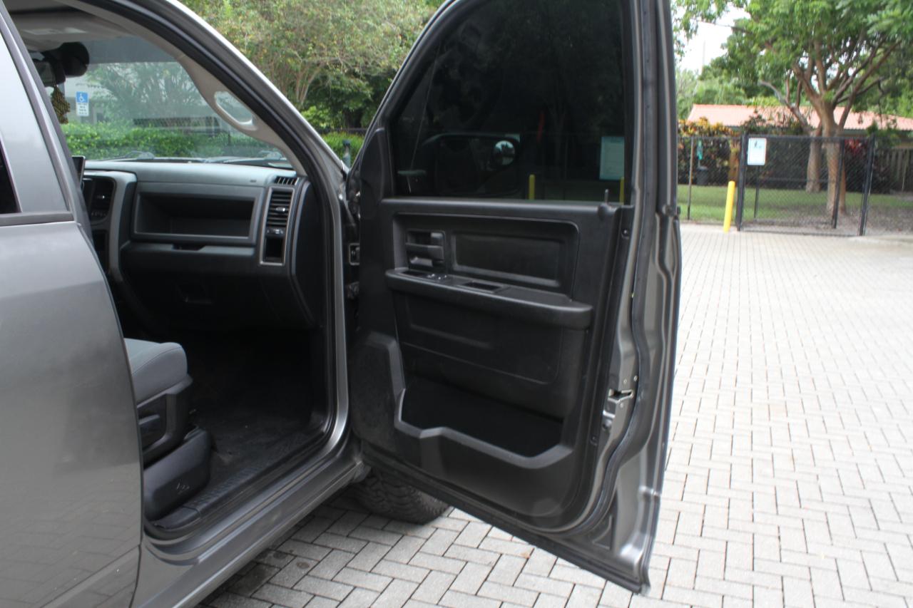 RAM 1500 Tradesman Crew Cab SWB 2WD 2013