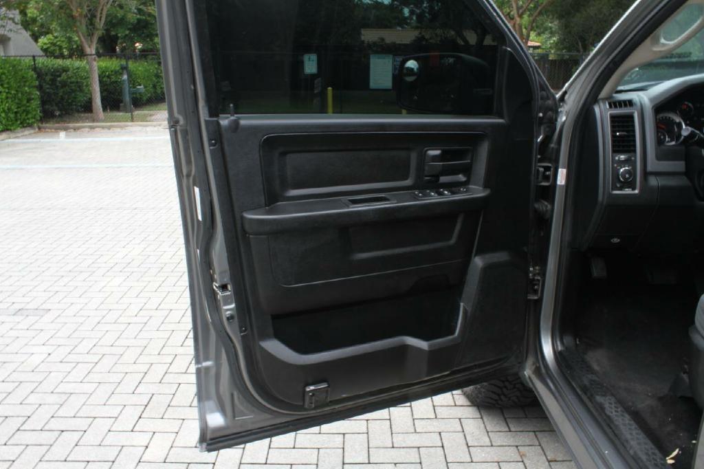 RAM 1500 Tradesman Crew Cab SWB 2WD 2013