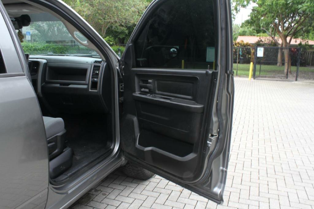 RAM 1500 Tradesman Crew Cab SWB 2WD 2013