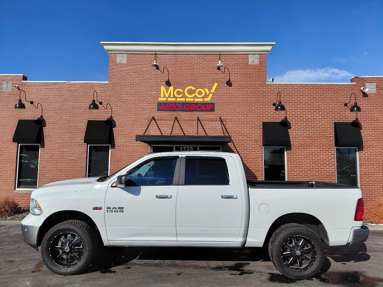 RAM 1500 SLT Crew Cab SWB 4WD 2017