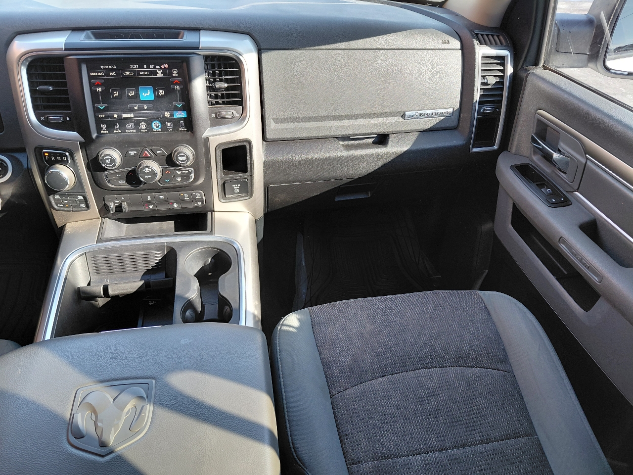 RAM 1500 SLT Crew Cab SWB 4WD 2017