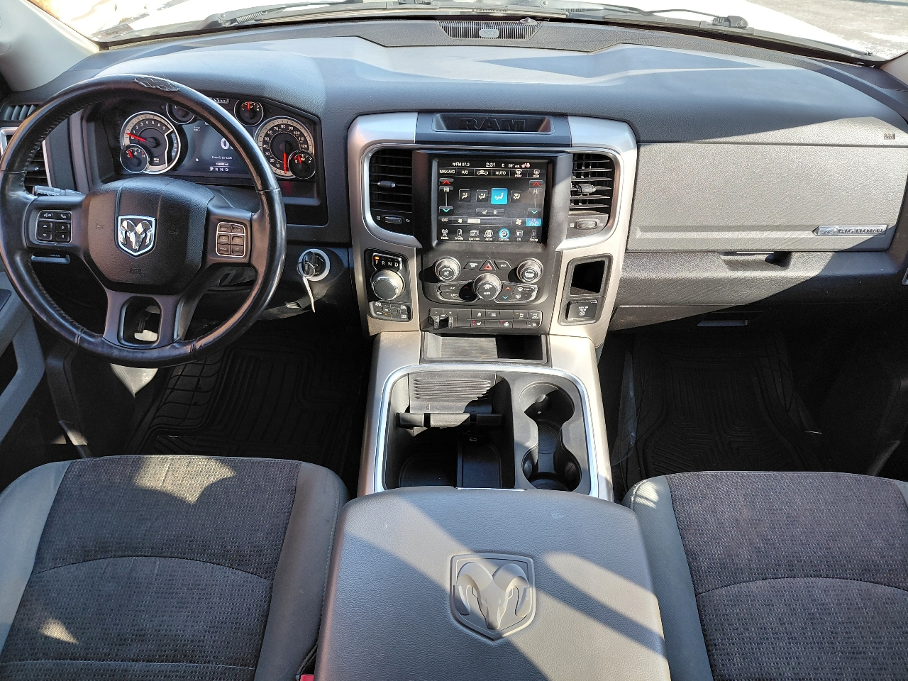 RAM 1500 SLT Crew Cab SWB 4WD 2017