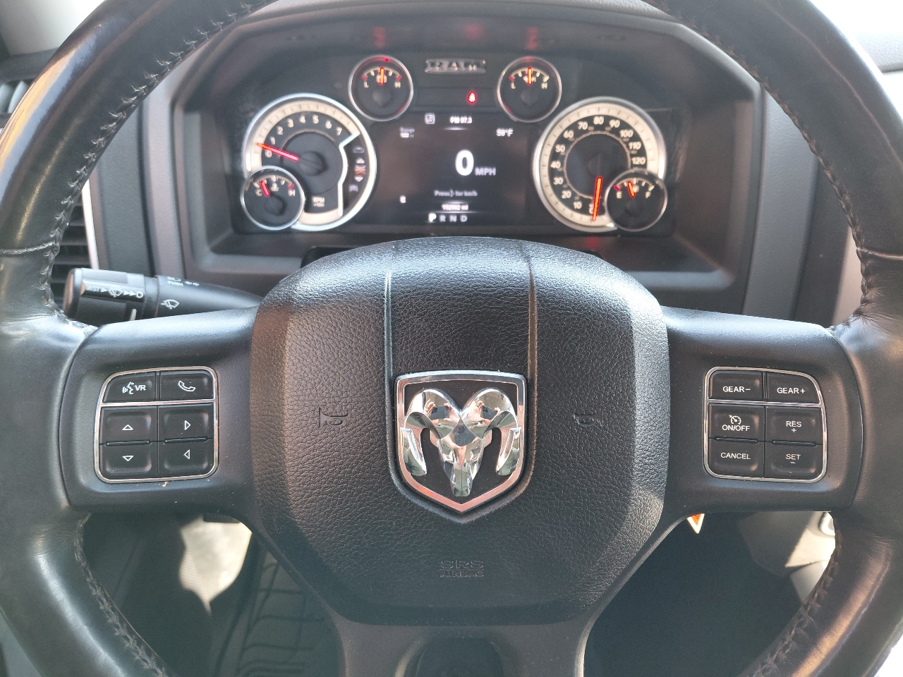 RAM 1500 SLT Crew Cab SWB 4WD 2017