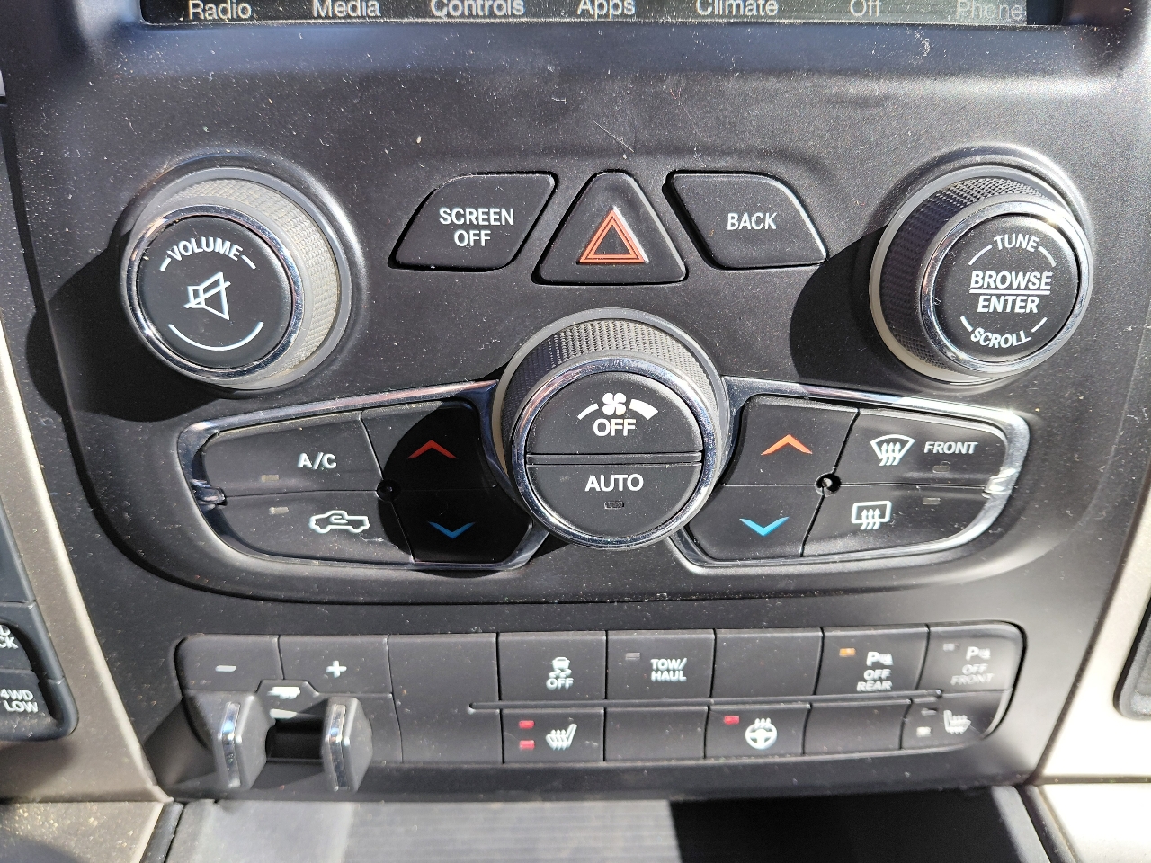 RAM 1500 SLT Crew Cab SWB 4WD 2017