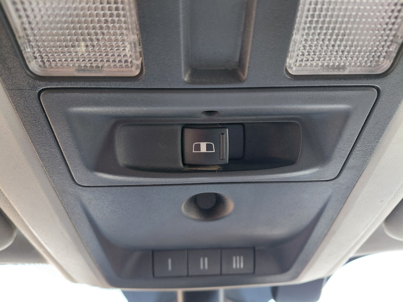 RAM 1500 SLT Crew Cab SWB 4WD 2017