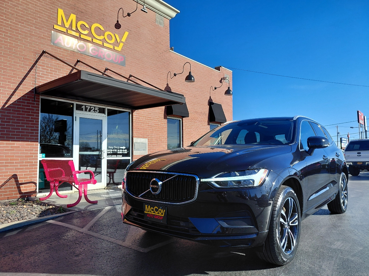 2020 Volvo XC60 Momentum's photo