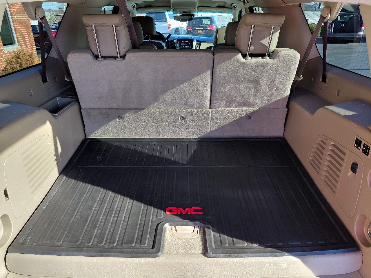 GMC Yukon XL SLT 2WD 2017