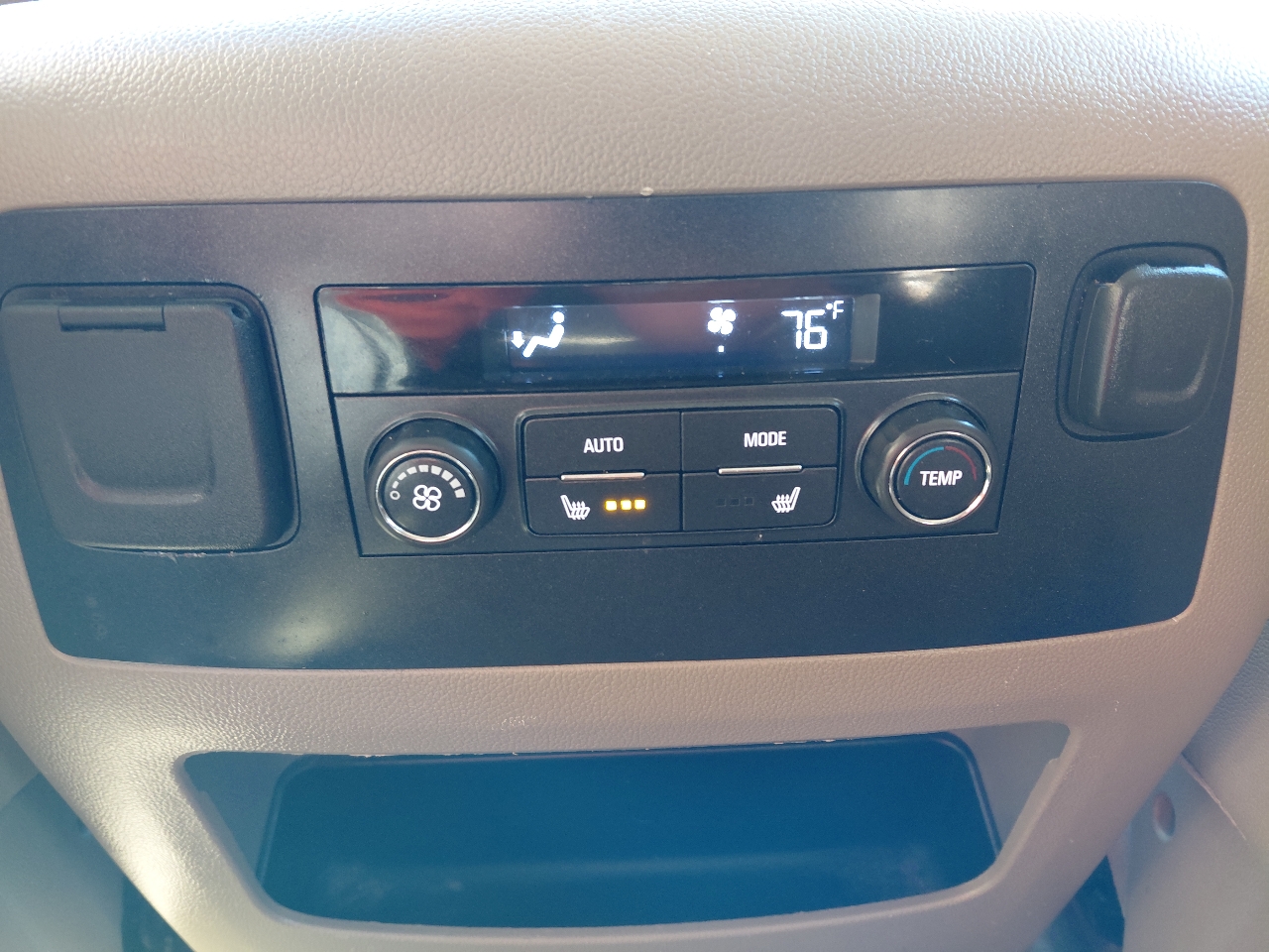 GMC Yukon XL SLT 2WD 2017