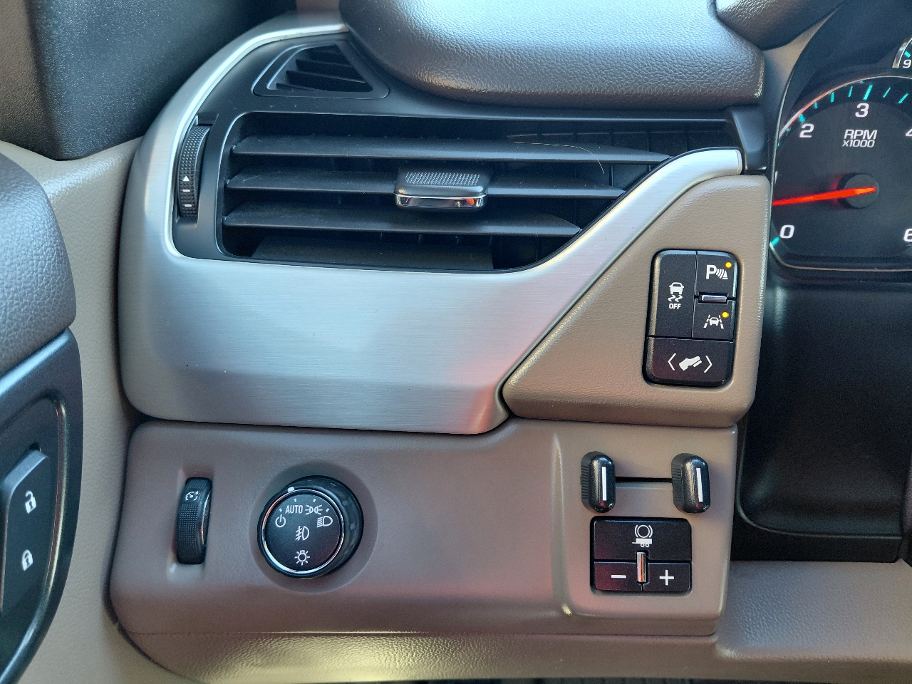 GMC Yukon XL SLT 2WD 2017