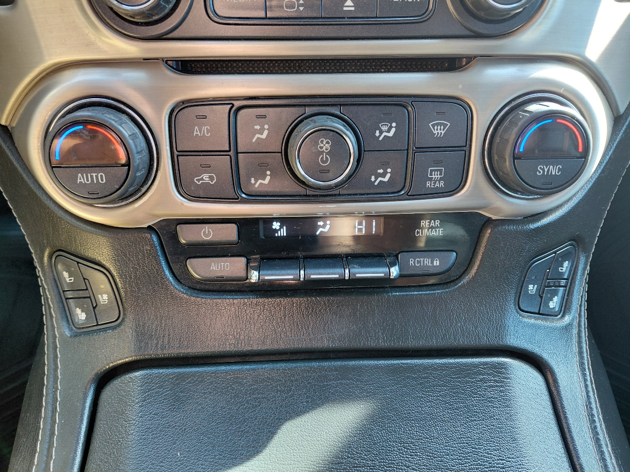 GMC Yukon XL Denali 4WD 2017