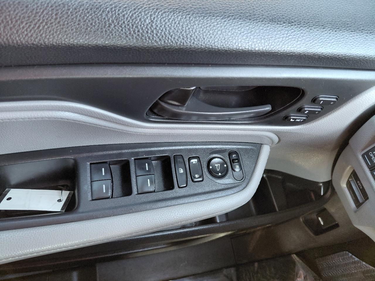 Honda Odyssey EX-L w/ DVD and Navigation 2019