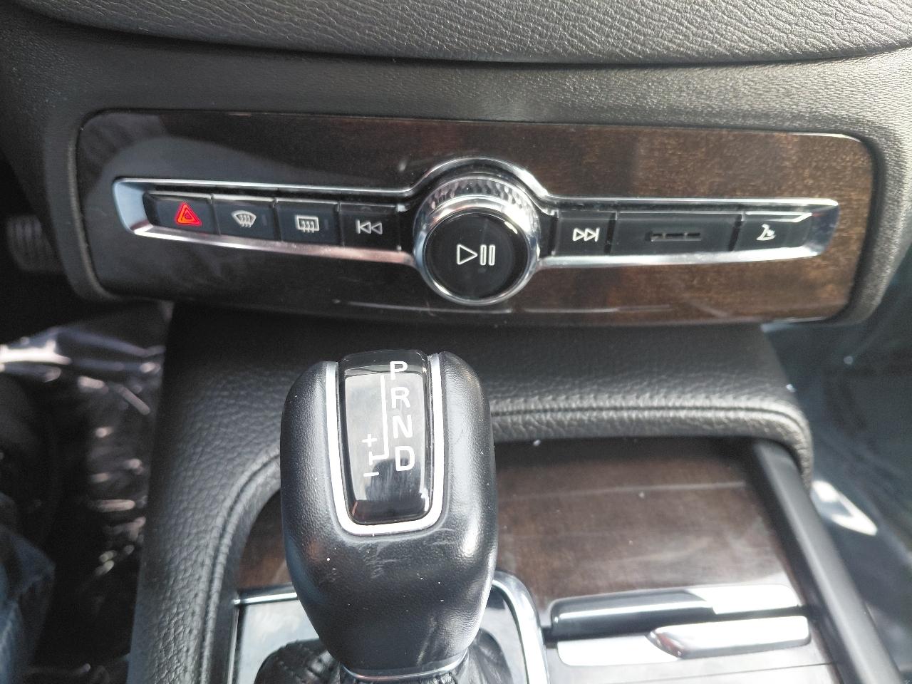 Volvo XC90 T6 Momentum AWD 2018