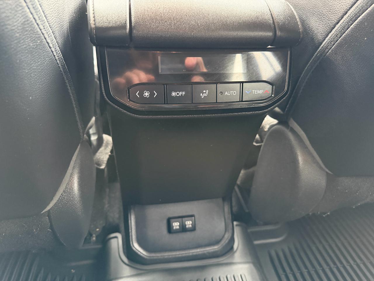 Toyota Highlander Hybrid XLE AWD (Natl) 2020