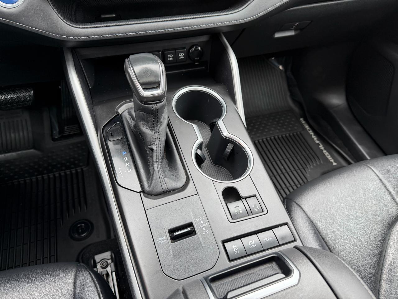 Toyota Highlander Hybrid XLE AWD (Natl) 2020