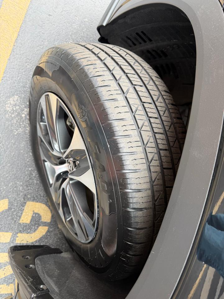 Toyota Highlander Hybrid XLE AWD (Natl) 2020