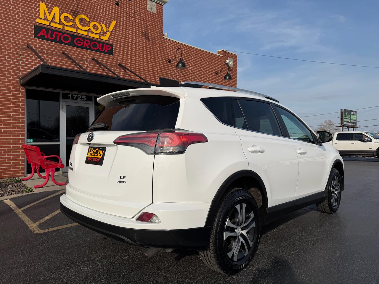Toyota RAV4 LE AWD 2016