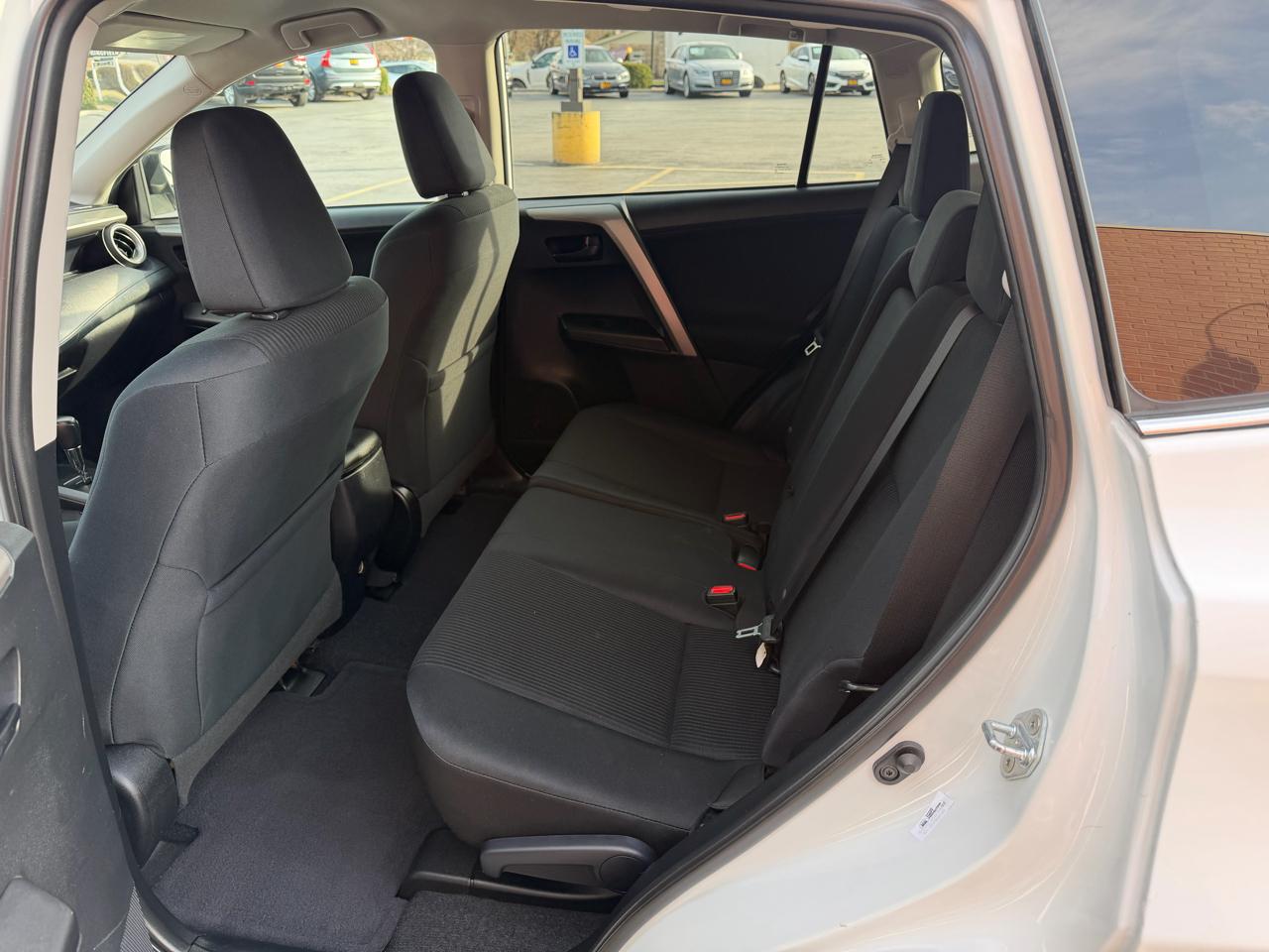 Toyota RAV4 LE AWD 2016