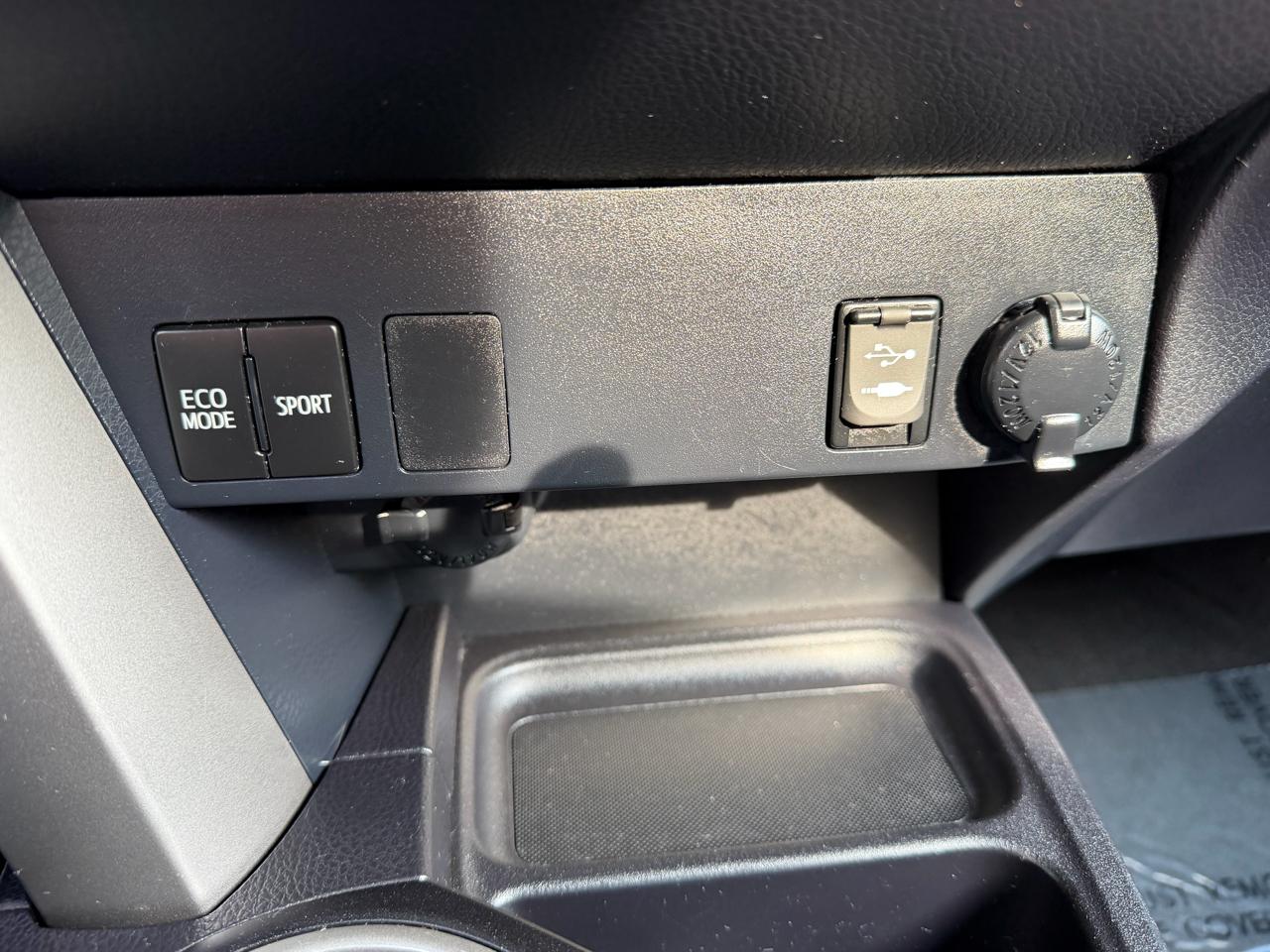 Toyota RAV4 LE AWD 2016