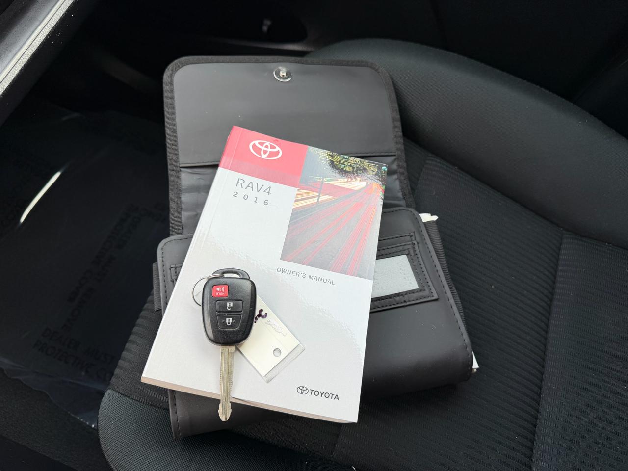 Toyota RAV4 LE AWD 2016