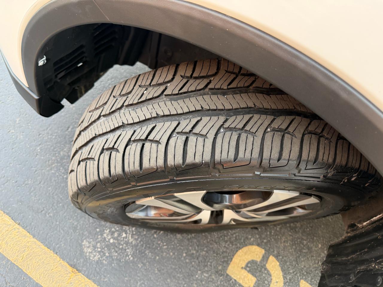 Toyota RAV4 LE AWD 2016