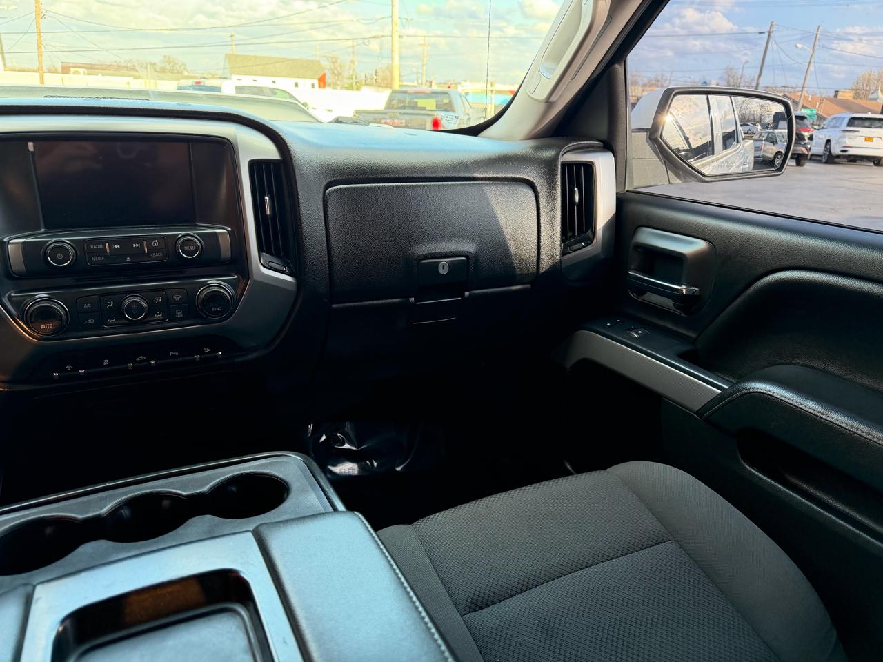 Chevrolet Silverado 1500 4WD Crew Cab 143.5" LT w/2LT 2017