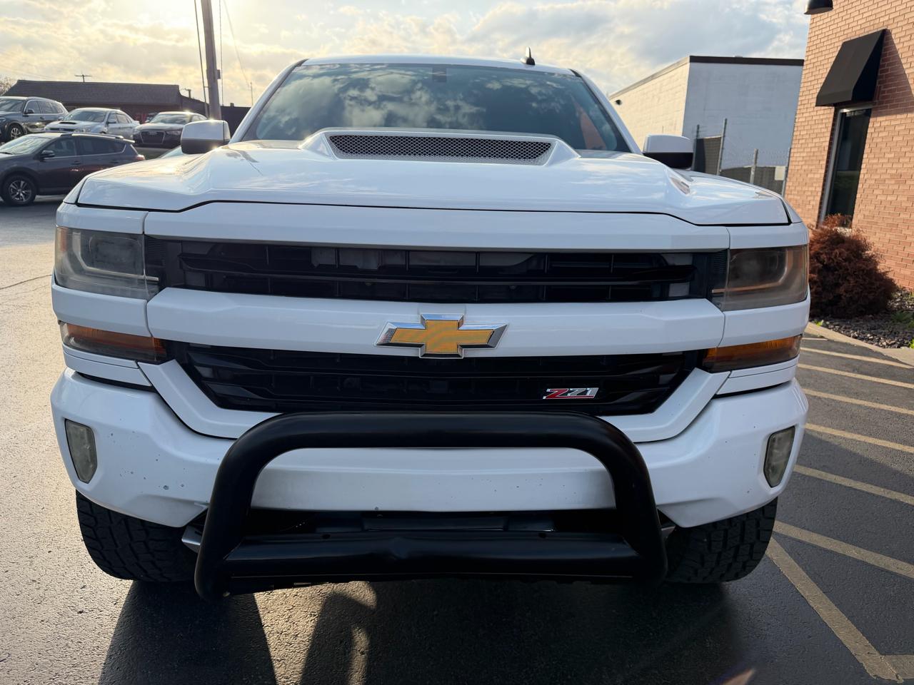 Chevrolet Silverado 1500 4WD Crew Cab 143.5" LT w/2LT 2017