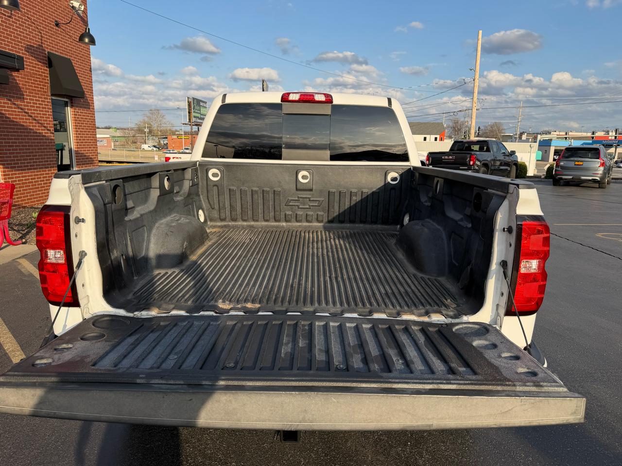 Chevrolet Silverado 1500 4WD Crew Cab 143.5" LT w/2LT 2017