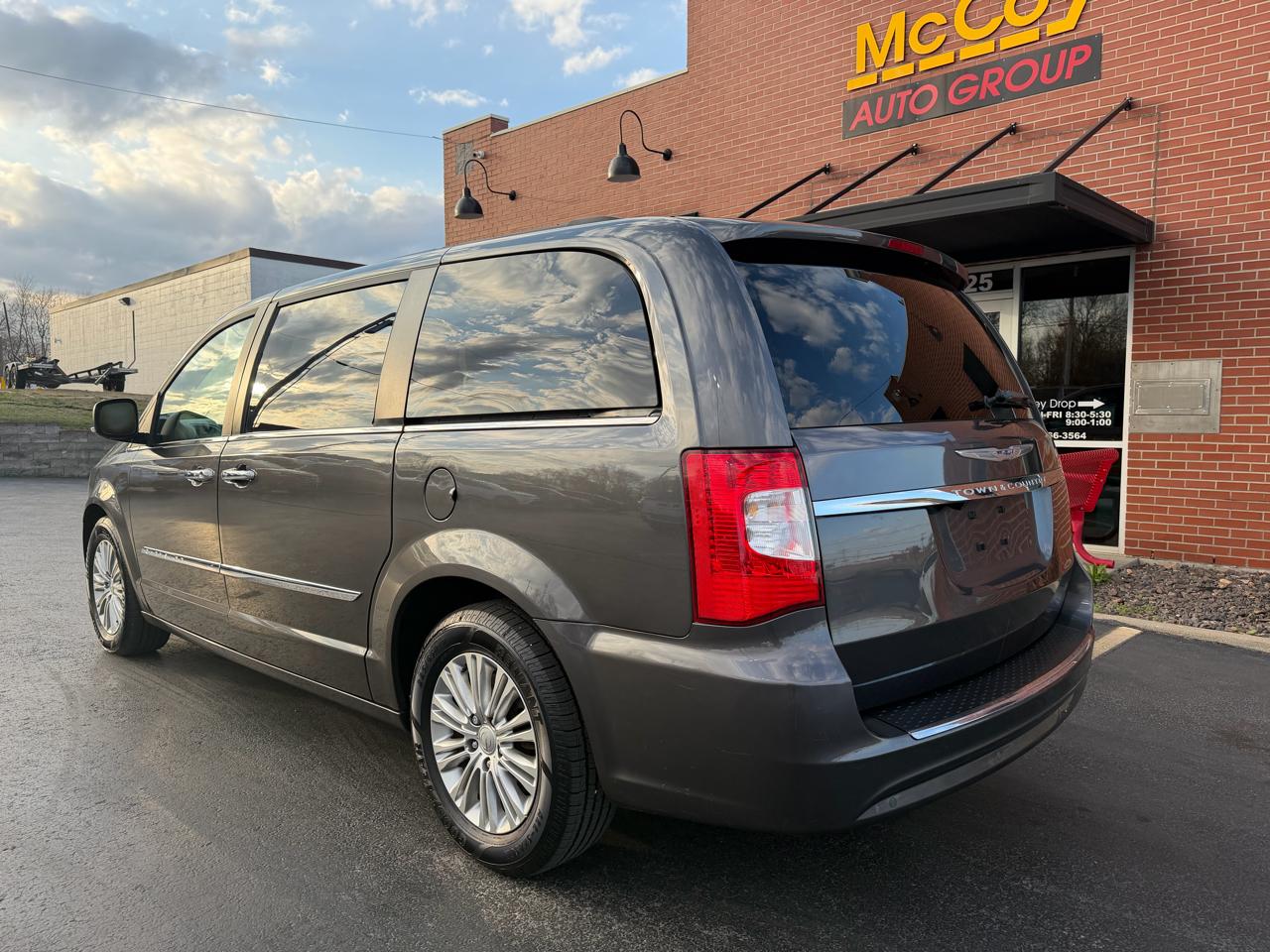 Chrysler Town & Country 4dr Wgn Touring-L Anniversary Edition 2016