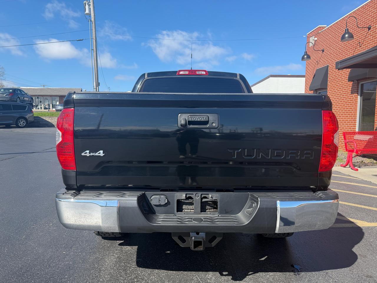 Toyota Tundra 4WD Limited CrewMax 5.5' Bed 5.7L FFV (Natl) 2017