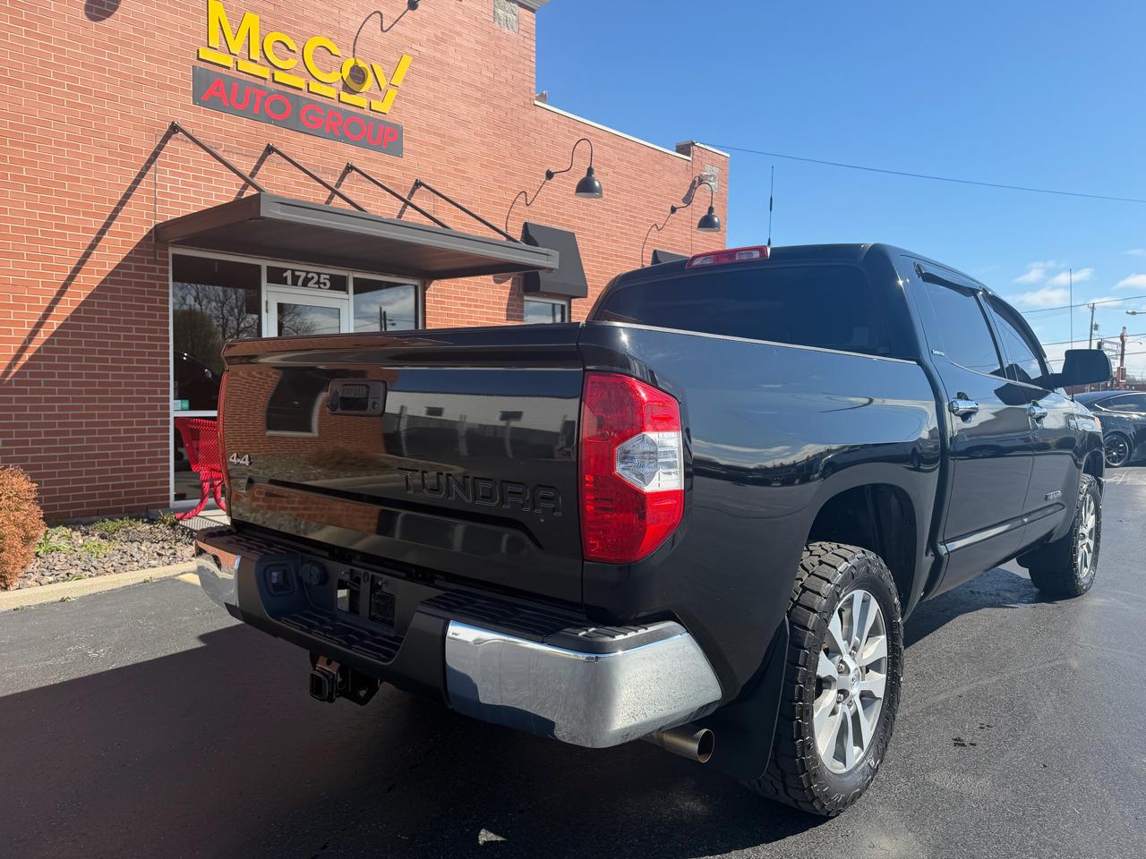 Toyota Tundra 4WD Limited CrewMax 5.5' Bed 5.7L FFV (Natl) 2017