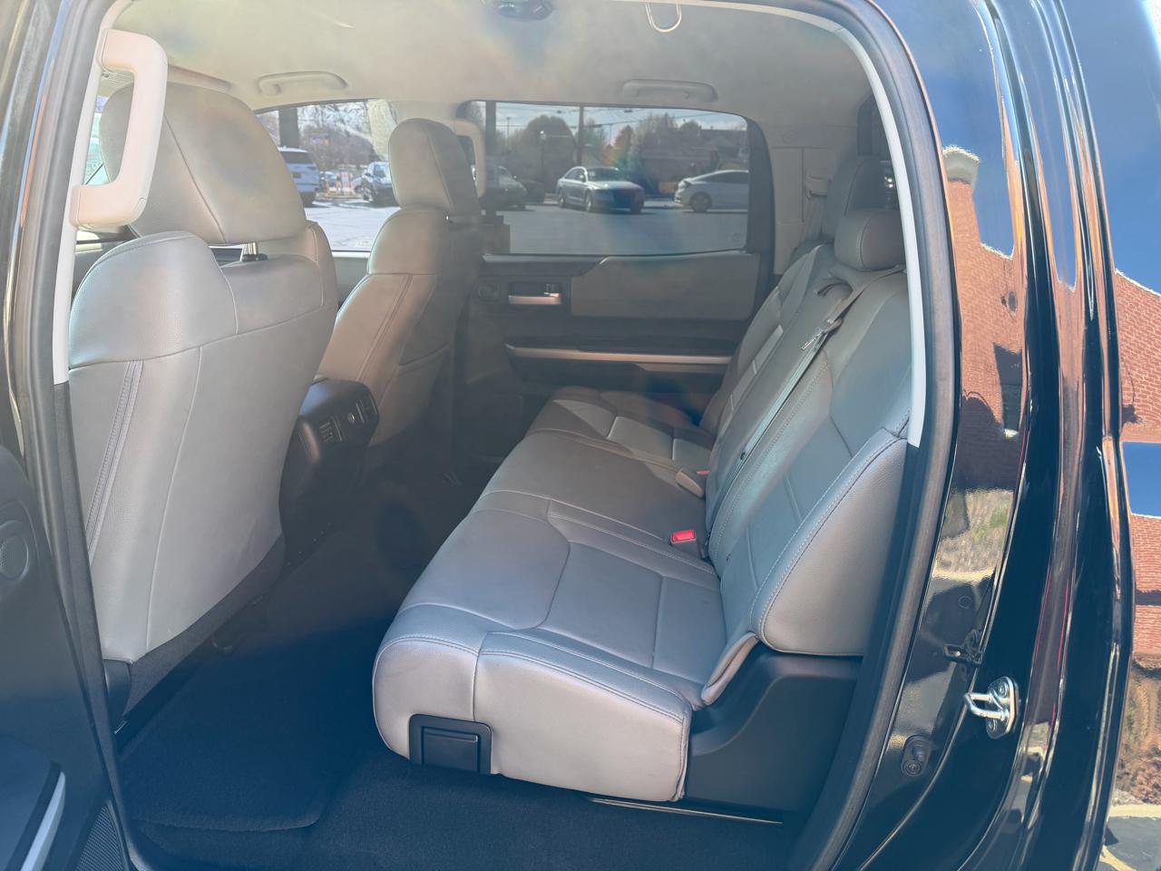 Toyota Tundra 4WD Limited CrewMax 5.5' Bed 5.7L FFV (Natl) 2017