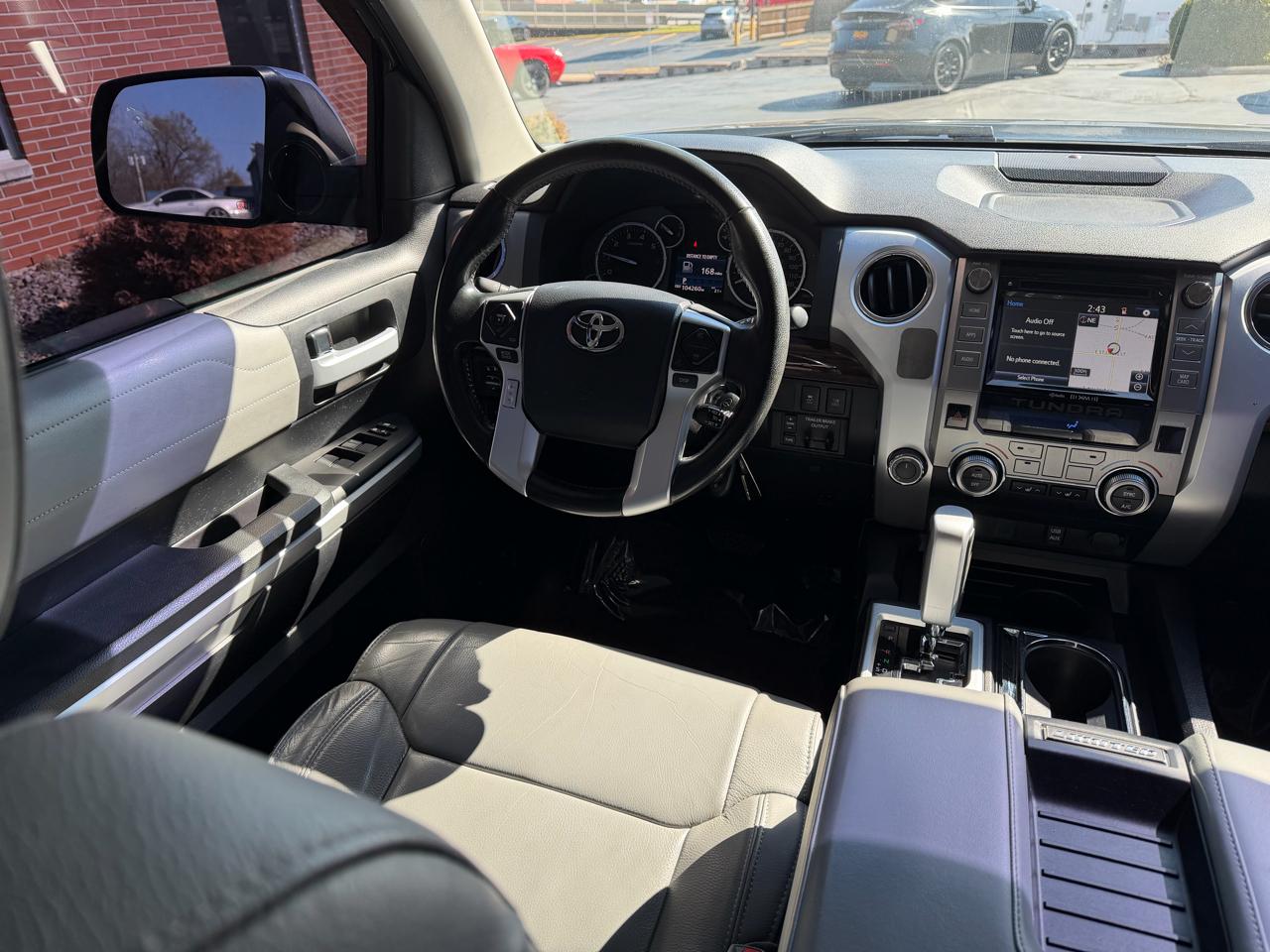 Toyota Tundra 4WD Limited CrewMax 5.5' Bed 5.7L FFV (Natl) 2017