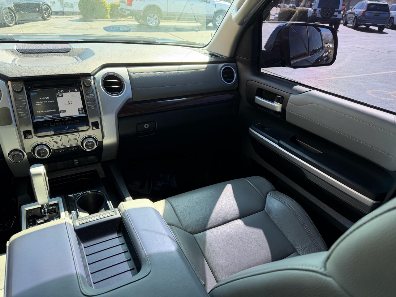 Toyota Tundra 4WD Limited CrewMax 5.5' Bed 5.7L FFV (Natl) 2017