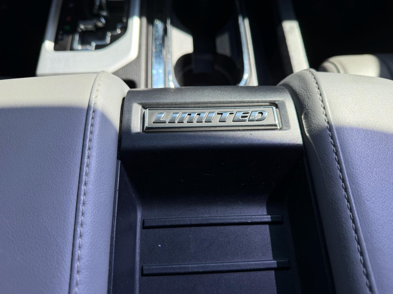 Toyota Tundra 4WD Limited CrewMax 5.5' Bed 5.7L FFV (Natl) 2017